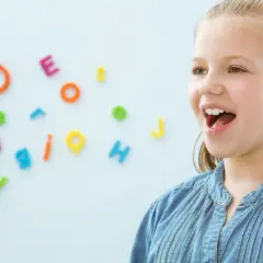 Czynniki hamujące rozwój mowy dziecka – co może opóźniać mówienie u dzieci?