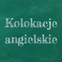 Kolokacje angielskie – co to? Napis na zielonej tablicy, jakby pisany kredą.