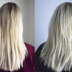Två bilder av blont hår. Vänster bild visar torrt hår med synliga gula toner. Höger bild visar samma hår efter användning av silverschampo, med en kallare, silveraktig ton.