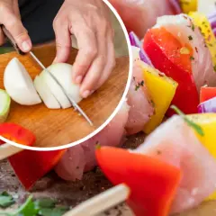 Jak kroić cebulę na szaszłyki, by uniknąć problemów z grillowaniem