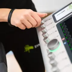 Trening EMS czy warto? Odkryj prawdę o jego skuteczności i ryzyku