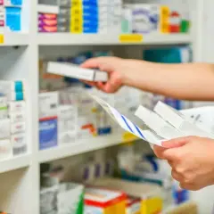 La historia y regulación de medicamentos sin receta: riesgos y beneficios