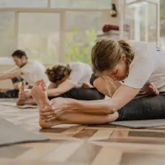 Joga czy Pilates? Która praktyka zmieni Twoje ciało i umysł?