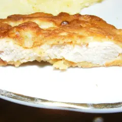 Soczysta pierś z kurczaka w cieście naleśnikowym, jak u Ani Gotuje, z puree ziemniaczanym. Pyszny obiad!