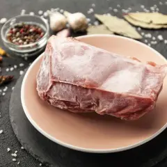 Jak rozmrażać mięso w mikrofali bez ryzyka jego ugotowania
