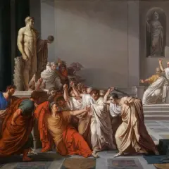 El asesinato de Julio César: hombres con togas atacan a César con dagas en un salón con estatuas.