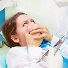 Dentofobia pod kontrolą: Jak nie bać się dentysty? Porady eksperta.