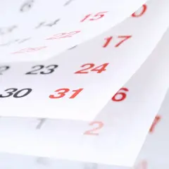Zbliża się odpis na ZFŚS 2026. Kartki kalendarza przewracają się, pokazując daty 29, 30, 31.