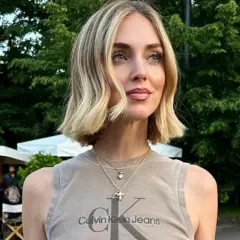 Chica con pelo rubio ondulado corto, ideal para saber si me queda bien el pelo corto.