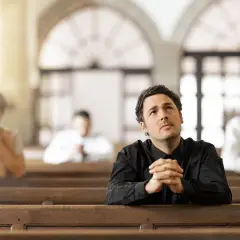 Czy wypisanie się z religii to grzech? Zrozum konsekwencje tej decyzji
