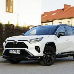 RAV4 Hybrid: Realne spalanie FWD, AWD-i, Plug-in co musisz wiedzieć?