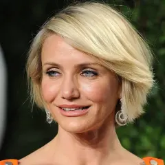 Cameron Diaz w stylowej fryzurze bob, idealnej dla okrągłej twarzy po 50.