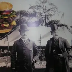 Kto wymyślił hamburgera? Niezwykła historia i wielu pretendentów