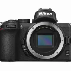 Czarny aparat Nikon Z 50 z widocznym sensorem i mocowaniem obiektywu.
