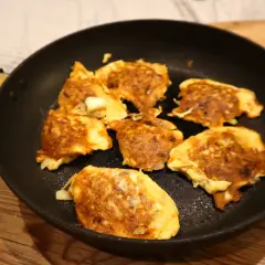 Stekta tonfiskbiffar i stekpanna, ett enkelt recept med tonfisk på burk.