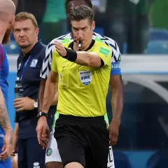 Ile sędziów jest w meczu piłki nożnej? Od 3 do 7+ z VAR!