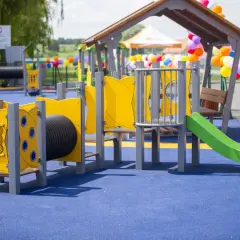 Plac zabaw: Co kryje świat dziecięcej radości i bezpieczeństwa?