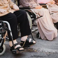 Jaki wózek dla osoby starszej? Pełny poradnik i dofinansowanie
