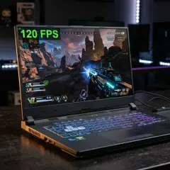 Laptop z grą Apex Legends, pokazujący 120 FPS. Dowiedz się, jak zainstalować Fortnite na laptopa, by cieszyć się płynną rozgrywką.