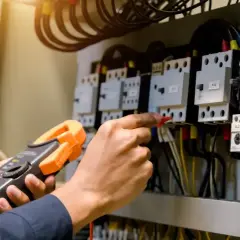 Kurs elektryka ile trwa? Poznaj czas nauki i dostępne opcje