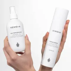 Zwei NEWSHA Leave-In Conditioner Flaschen in Händen. Was ist ein Leave-In Conditioner? Pflege, die im Haar bleibt.