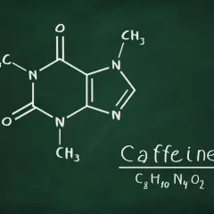 Struktura chemiczna kofeiny, substancji psychoaktywnej obecnej w liściach herbaty i kawy.