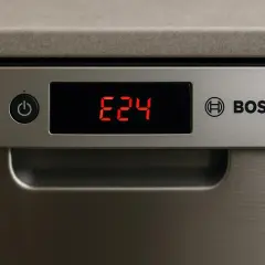 Wyświetlacz zmywarki Bosch pokazuje błąd E24.