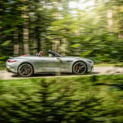 Mercedes-AMG SL 63 (R232): V8 vs 911. Który roadster wybrać?