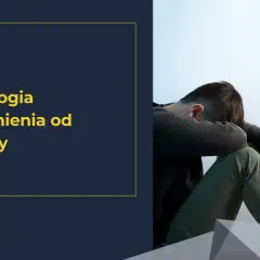 Młody mężczyzna z opuszczoną głową, symbolizujący walkę z uzależnieniem od kokainy. Tekst: Neurologia uzależnienia od kokainy.