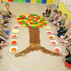 Zajęcia sensoryczne w żłobku: Klucz do rozwoju i 30+ pomysłów!