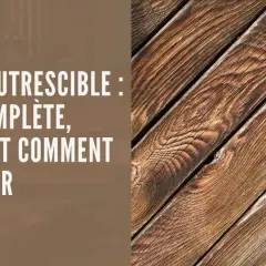 Gros plan sur des planches de bois naturel, texturées et vieillies, évoquant la durabilité du bois imputrescible.