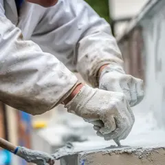 Czym powinno się malować fundamenty?