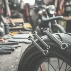 Jakie łyżki do opon motocyklowych wybrać, aby uniknąć problemów?