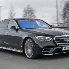 Najnowszy Mercedes Klasy S W223 po liftingu: Ceny, nowości, opinie