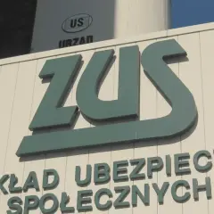 ZUS - Zakład Ubezpieczeń Społecznych. Czekamy na zmiany w 800 plus.
