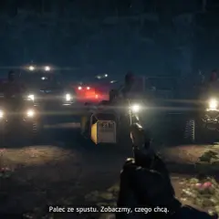 Nocna zasadzka w Far Cry na Nintendo Switch. Gracze na quadach i motocyklach otaczają pojazd.