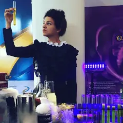 Pan który robi drinki – odkryj tajniki pracy barmana i przepisy