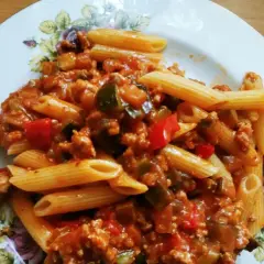 Penne z mięsem mielonym: proste przepisy na pyszne danie domowe