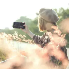 Jak zrobić sobie zdjęcie: 7 trików na idealne selfie w każdej sytuacji