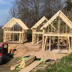Dom bez pozwolenia 70m2 - jakie działki są odpowiednie do budowy?