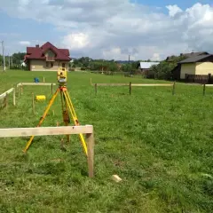 Jak przygotować się do tyczenia działki? Uniknij błędów i kosztów!