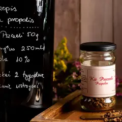 Propolis na spirytusie: Jak czerpać moc z ula bez ryzyka?