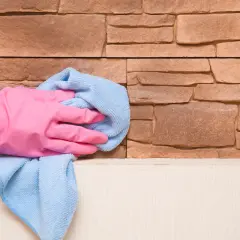 Jak skutecznie czyścić kamień dekoracyjny? Gips, beton, naturalny