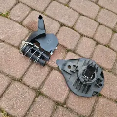 Jak łatwo wyciągnąć koło zapasowe w Renault Clio 4 - krok po kroku