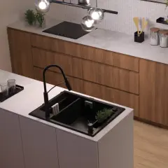 Nowoczesna kuchnia z czarnym zlewozmywakiem i baterią kuchenną z elastyczną wylewką. Drewniane szafki i jasny blat.