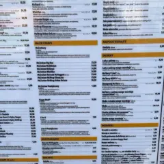 Ile kosztuje średnia cola w McDonald's? Na tej liście znajdziesz ceny napojów, w tym Coca-Coli.