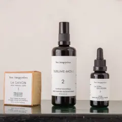 Savon, hydrolat et soin quotidien pour dire adieu à la peau sèche. Une routine naturelle pour une peau douce et hydratée.