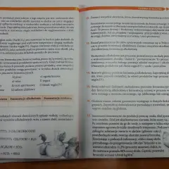 Reakcja C6H12O6 → 2C2H5OH + 2CO2 opisuje fermentację alkoholową, gdzie glukoza (c6h5oh) przekształca się w alkohol etylowy.