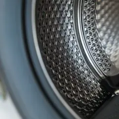 Tambor de lavadora, uno de los electrodomésticos obligatorios en piso de alquiler.