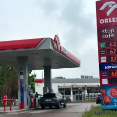 Cena LPG na Orlenie to 3,76 zł. Na tablicy widać też ceny benzyny i diesla.